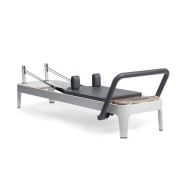 Pilates_reformer_Allegro_2_z_nogami